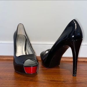 Peep toe pump